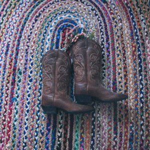 Ariat Heritage R Toe Western Boots: size 8.5 C